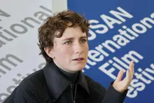 [Festival international du film de Busan (BIFF) | Photos] « Après la Coupe Volpi à la 83e Mostra, Mathilde Arcel se rend au bureau de l’emploi »