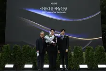 200 personas se reúnen para celebrar los 99 años de Shin Young-kyun… Las emotivas palabras del hijo de Ahn Sung-ki
