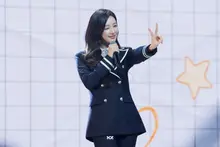 Kim Ji-won versiona «Dime tu deseo» en un encuentro con sus seguidores repleto de actividades