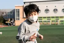 Lee Chang-dong’s First Short Film, ‘Heartbeat,’ Unveiled: Jeon Do-yeon and Sul Kyung-gu Deliver a Powerful 28 Minutes