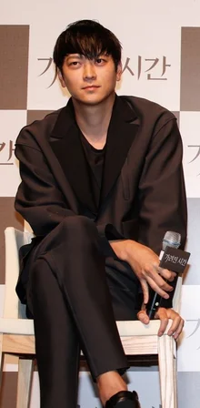 강동원의 영화 속 패션 연대기