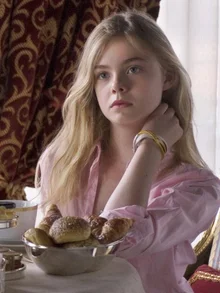 귀여운 꼬마에서 아름다운 여인으로, 엘르 패닝의 성장기