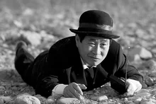 오래 전 받은 낡은 크리스마스 카드 같은 흑백영화 <메리 크리스마스 미스터 모>