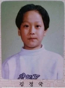 이 귀여운 꼬마 김정국이 커서 배우 정우가 됩니다