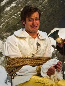 이 배우가 그 배우? 최근 극장가 배우들의 극과 극 얼굴