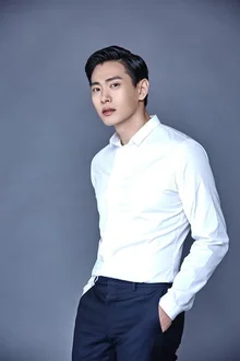 [4월 셋째주 충무로통신] 유태오, 칸 진출 영화 <레토>서 빅토르 최 연기