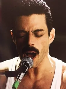 프레디 머큐리 노래를 모창 가수가 불렀다? <보헤미안 랩소디> 비하인드