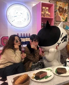 왜 거기서 나와? 깜짝 내한한 스타들의 서울 탐방기