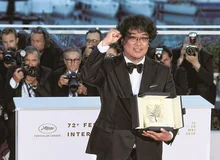 칸영화제 황금종려상 수상 현장에서 만난 <기생충>의 봉준호 감독