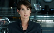 닉 퓨리의 오른팔 '마리아 힐', 배우 코비 스멀더스