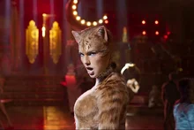 싱어롱 각? 흥 or 추억 파티 소환할 음악 소재 개봉예정작들