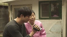 가족을 닮아간다는 것의 불안 담은 <작은 빛>이 사진과 영상을 이용하는 방법