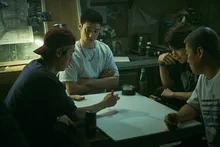 <사냥의 시간>, 불법 도박장의 수익을 훔치면 범죄가 될까?