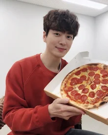 페퍼로니 피자 덕후, 출연료 전액 기부! 배우 이준혁에 대한 소소한 사실들