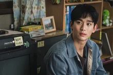 김수현, 자신과 싸우는 일