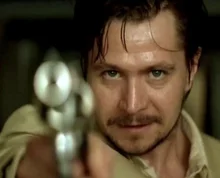 같은 사람이라구요? 극과 극을 오가는 남성 배우 