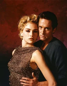 그 유명한 다리꼬기는 누구 아이디어였을까? <원초적 본능>에 관한 별별 사실들