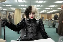 [인터뷰] 감독에게 직접 들었다, 엠마 스톤이 '크루엘라' 그 자체인 이유