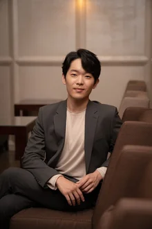 [인터뷰] <낫아웃> 이규성이 영화제 배지에 탈색 머리한 사진 쓴 이유