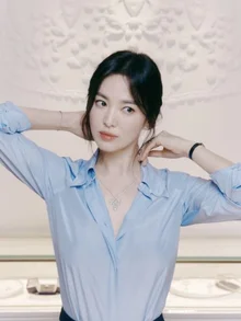 또? 행사장만 나왔다 하면 레전드 갱신하는 송혜교 ㄷㄷ