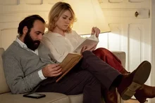 <러브 어페어: 우리가 말하는 것, 우리가 하는 것>이 말과 행동을 탐색하는 법