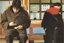 이제 왔는가 하고 늦게 눈치 채면 어느새 가 버리는, 〈봄날은 간다〉