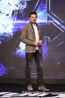 [할리우드 소식]“무슨 일이 있어도” 재활 인증샷 올린 제레미 레너