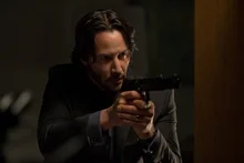 정상을 차지하는 동안에도 존은 몇 명을 더 제거하고 있습니다! <존 윅> 1위 등극!