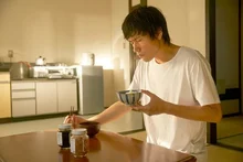 <강변의 무코리타> 벽이 있어도 소용없는 연립주택