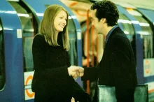 [솔아안 시네마] <슬라이딩 도어즈>, 선택이 아니라 우연이 만든 잔혹한 '나비 효과'