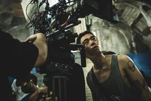 〈독전〉마약 제조 농아, 〈D.P.〉탈영병 등.. 작품 속 유난히 눈에 띄는 배우 김동영