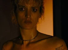 [강정의 씬드로잉] 인류는 변태(變態)하노니, 새로운 사랑을 발명하라! 〈티탄〉