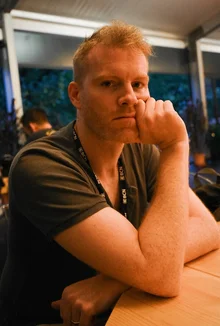 [인터뷰] 한국영화 사랑으로 지구 반 바퀴를 돌아온 한국 영화광 책 『필수는 곤란해』 피어스 콘란 작가