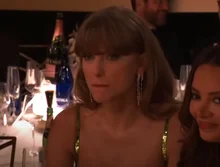 제81회 골든글로브 시상식 진행자 조 코이, 불쾌한 농담 건네 논란