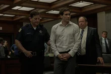 제이크 질렌할과 레나테 레인스베〈무죄추정〉, 애플TV+ 6월 12일 공개