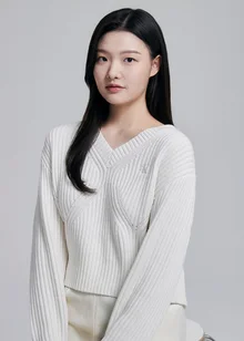 [인터뷰] “함께 출연한 장윤주, 언니처럼 편하게 해줘” 〈최소한의 선의〉 최수인