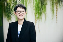 [인터뷰] 〈럭키, 아파트〉 강유가람 감독, “로제의 ‘APT.’가 히트하는 시대에 우리는 왜”