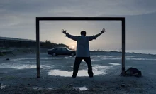 스페인영화의 전설적인 감독 빅토르 에리세가 31년 만에 내놓은 신작 〈클로즈 유어 아이즈〉