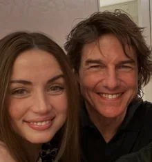 湯姆·克魯斯與安娜·德·阿瑪斯在倫敦的直升機約會被捕捉