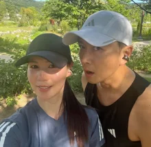 ジン・テヒョン、成人養子縁組批判に直接回答...「共に人生を分かち合う真の家族」