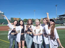 ENMIX，於MLB運動家主場比賽中演唱國歌及投球