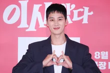 [On-Site Photo] Actor Ahn Bo-hyun Attends Press Screening of Movie 'PRETTY CRAZY'