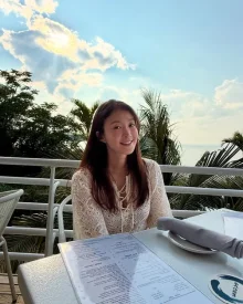 Lee Si-young, Full-fledged Preparation for Childbirth 'Feels Like a Bundle of Inflammation in the U.S.. Starting Detox'