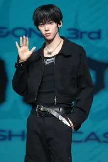 [現場照片] 'LOUD & PROUD' 發行紀念秀場出席的 AMPERS&ONE 成員