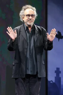 [現場フォト] 異端がより快適なティム・バートン監督のNetflix『ウェンズデー』シーズン2来韓記者懇談会現場