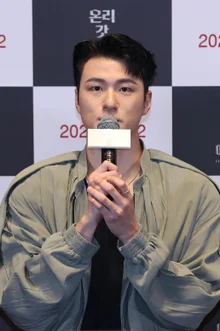 [現場フォト] 映画『オンリー・ゴッド・ノウズ・エブリシング』記者会見に出席した監督と俳優たち