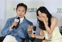 [現場フォト] イ・ビョンホン・ソン・イェジン、映画『NO OTHER CHOICE』制作報告会現場！