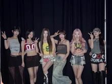 七月接著八月，裝飾水舞台的Billlie