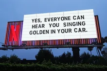 超巨大メディア企業の誕生？ネットフリックスのワーナー買収のニュースが伝えられる