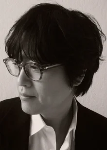 キム・ドンリュル、コンサート7万席完売でチケットパワーを証明